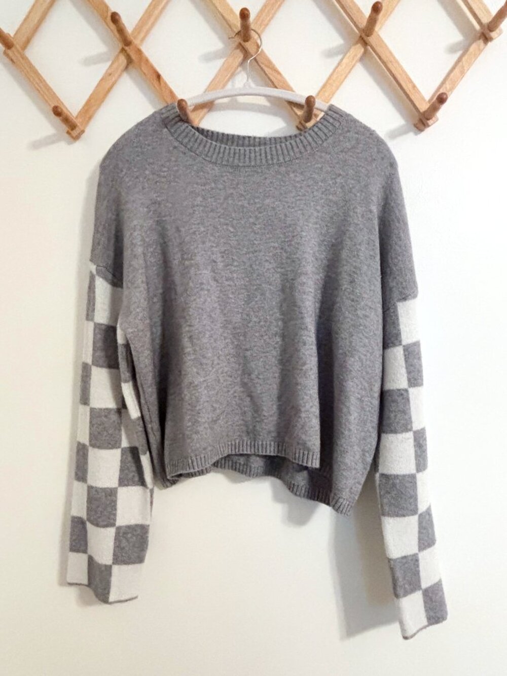 Checkered Sleeved Crop Sweater